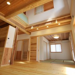 OS32 天然素材住宅 ｢腰壁の家｣
